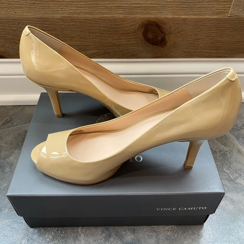 NWB Vince Camuto Nude Soft Cow Patent Heels - Picture 6 of 6